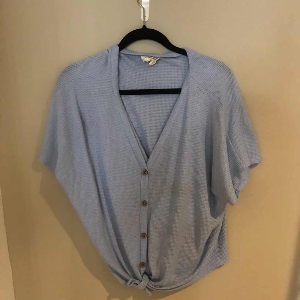 Cute blue top!